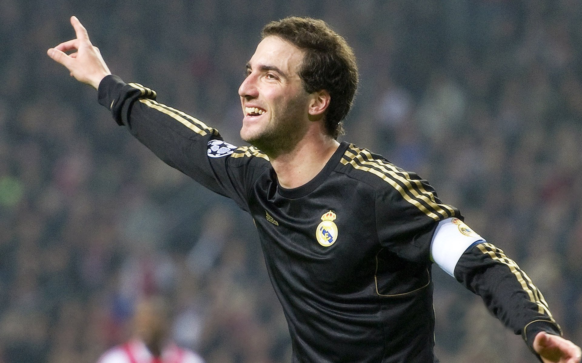 又见绝平！本菲卡与热刺鏖战至终场，胡金秋读秒救主